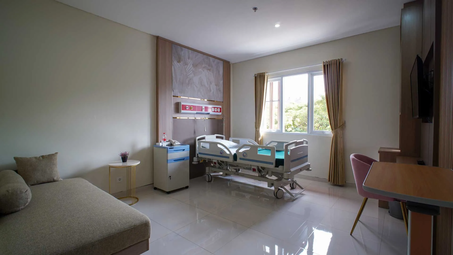 Prami VIP Room - Hospital Room Gallery